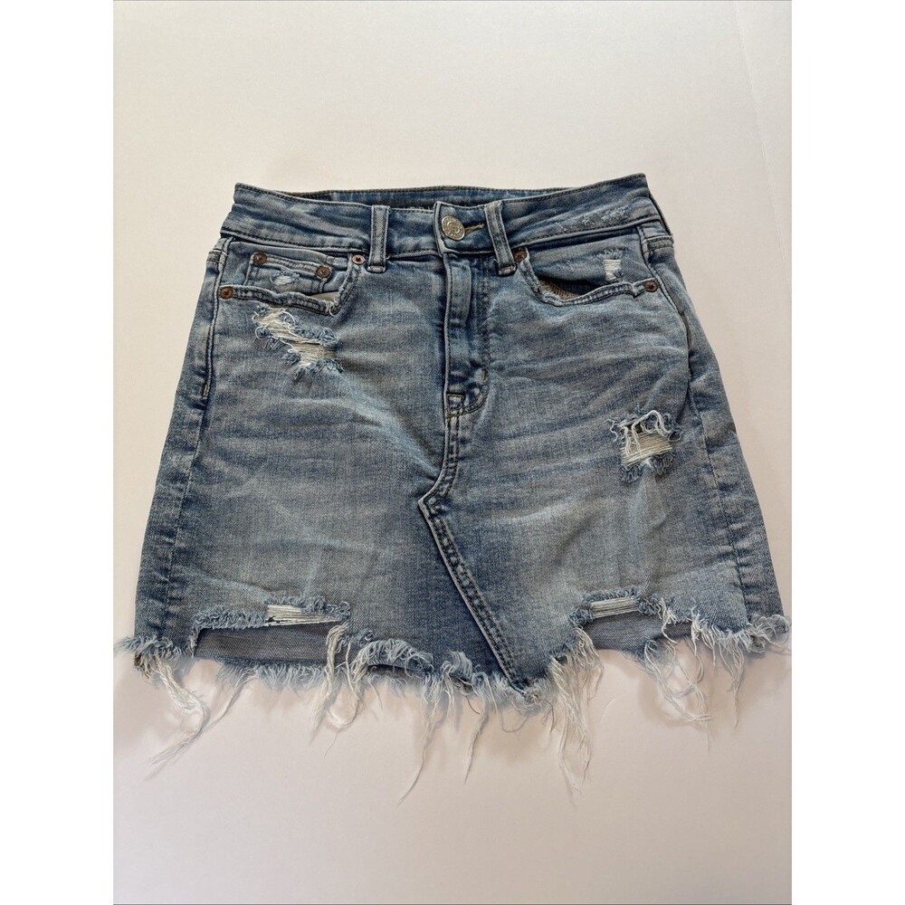 American Eagle AE Size 00 Light Wash Distressed Denim Mini Skirt Frayed Raw Hem